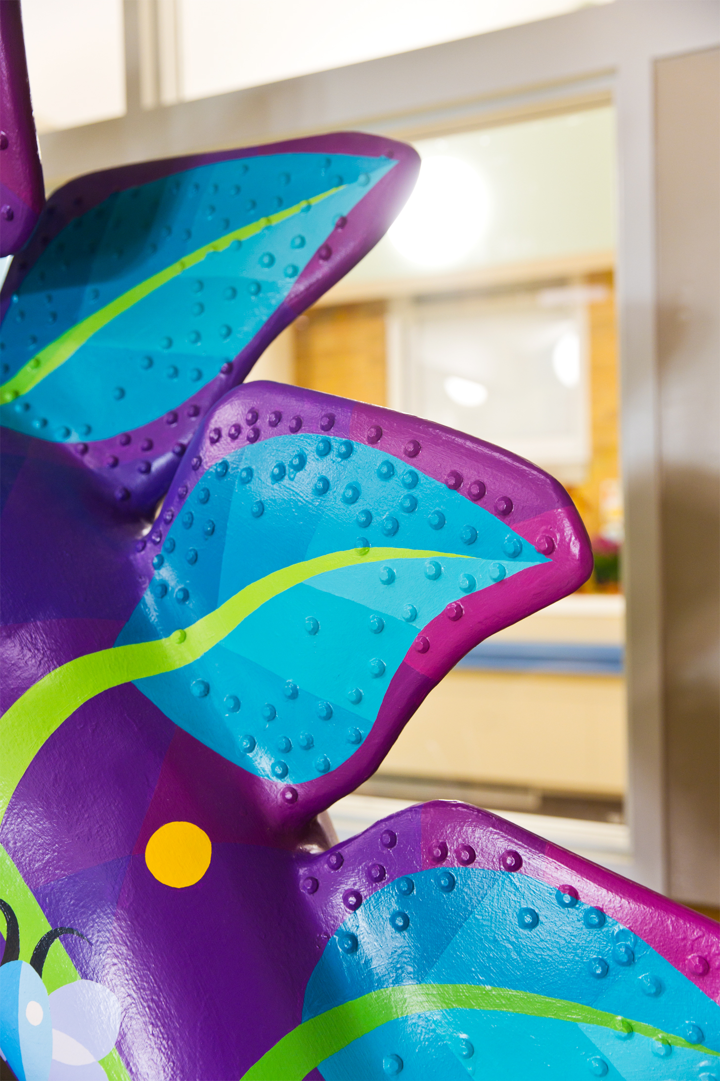 Close up of Seymour Sparklesaurus Pittsburgh Dinosaur Statue
