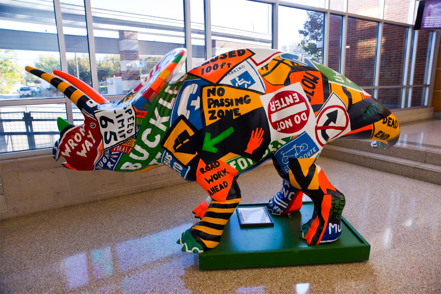 Sign-O-Saurus Pittsburgh Dinosaur Statue